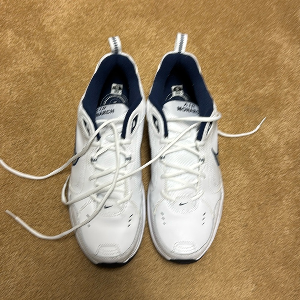 Nike air monarch